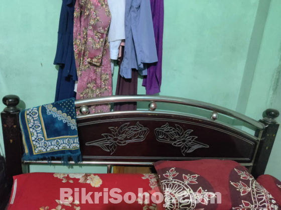 স্টিলের বেড 6×7 ব্যবহৃত